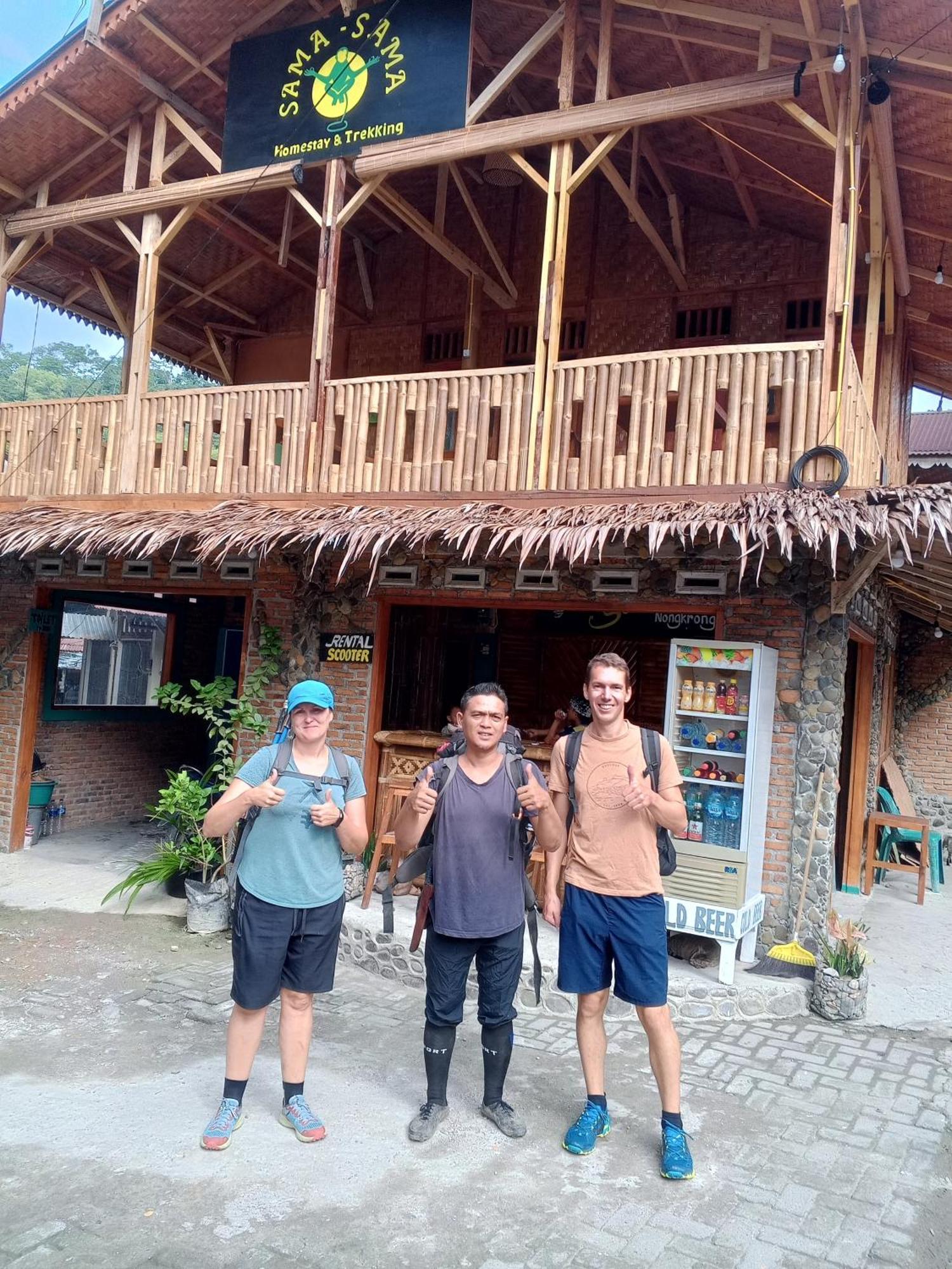 Sama Sama Homestay & Trekking Only Stay Here Book Trekking And Transport With Us ブキットラワン エクステリア 写真