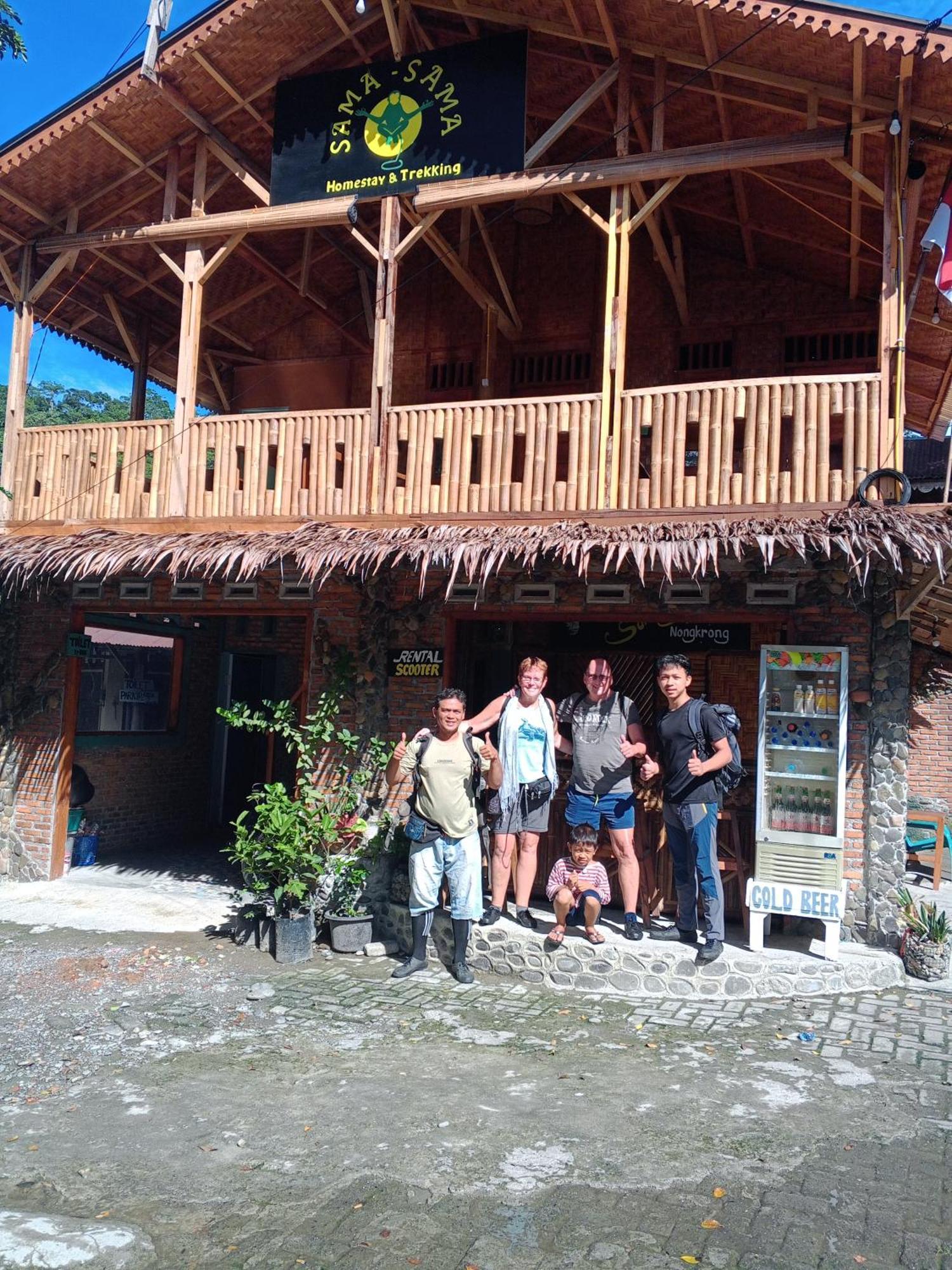 Sama Sama Homestay & Trekking Only Stay Here Book Trekking And Transport With Us ブキットラワン エクステリア 写真