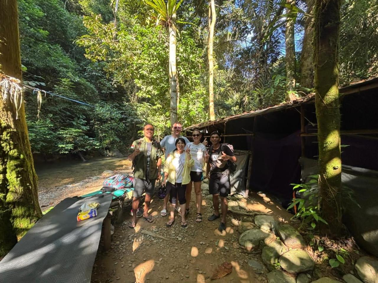Sama Sama Homestay & Trekking Only Stay Here Book Trekking And Transport With Us ブキットラワン エクステリア 写真