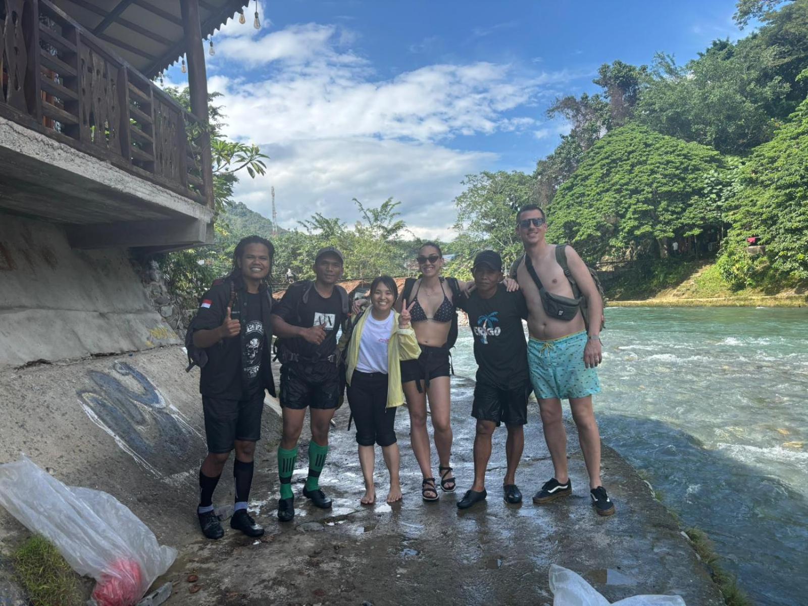 Sama Sama Homestay & Trekking Only Stay Here Book Trekking And Transport With Us ブキットラワン エクステリア 写真