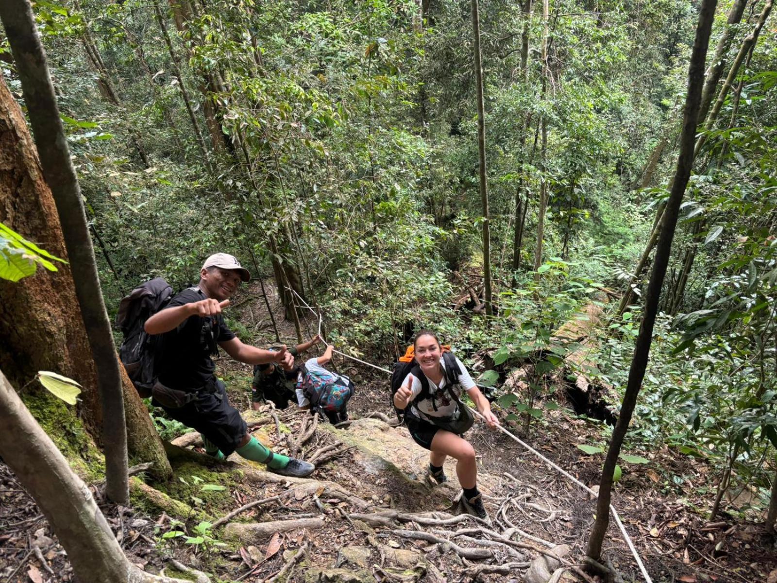 Sama Sama Homestay & Trekking Only Stay Here Book Trekking And Transport With Us ブキットラワン エクステリア 写真