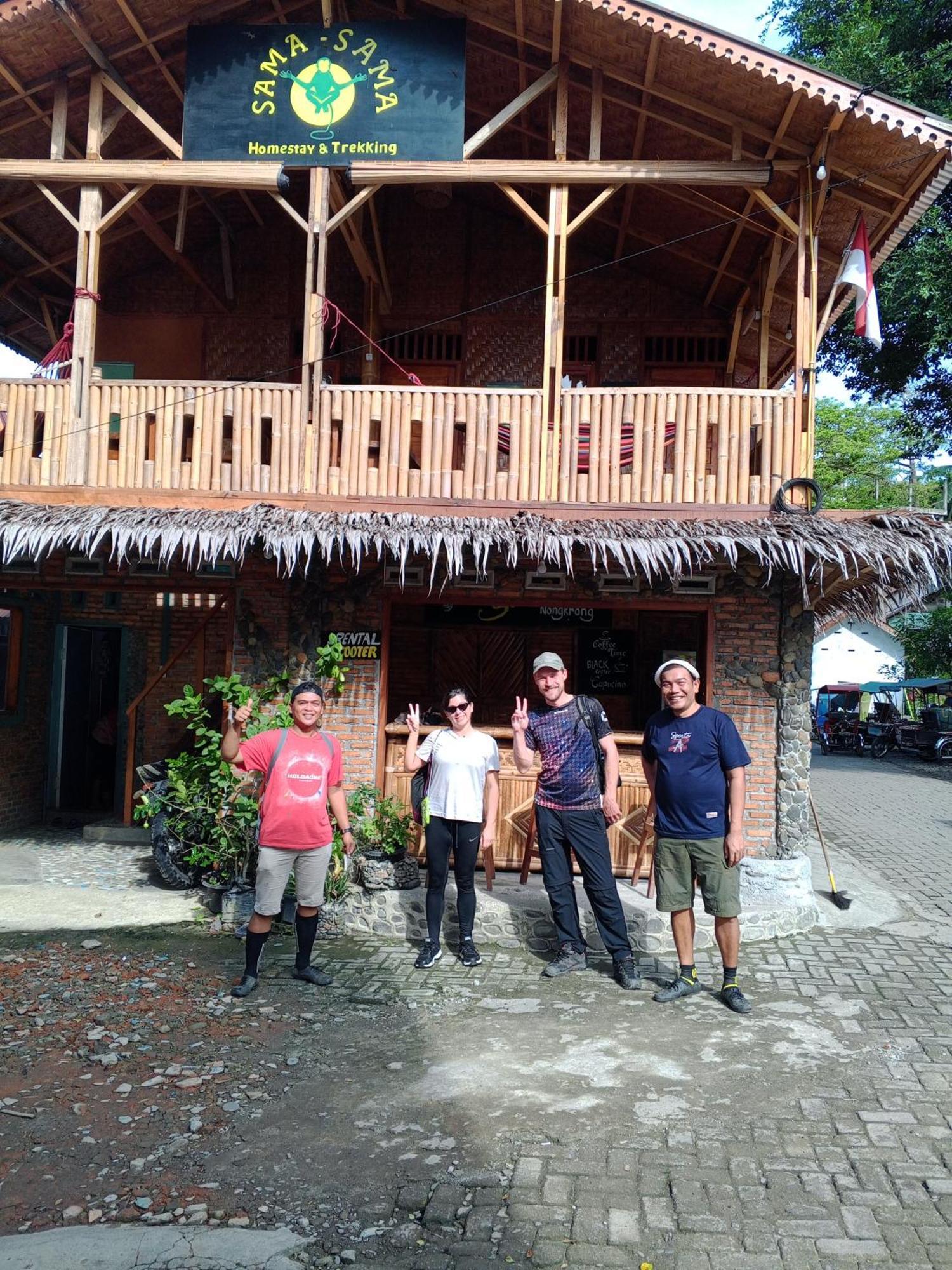 Sama Sama Homestay & Trekking Only Stay Here Book Trekking And Transport With Us ブキットラワン エクステリア 写真
