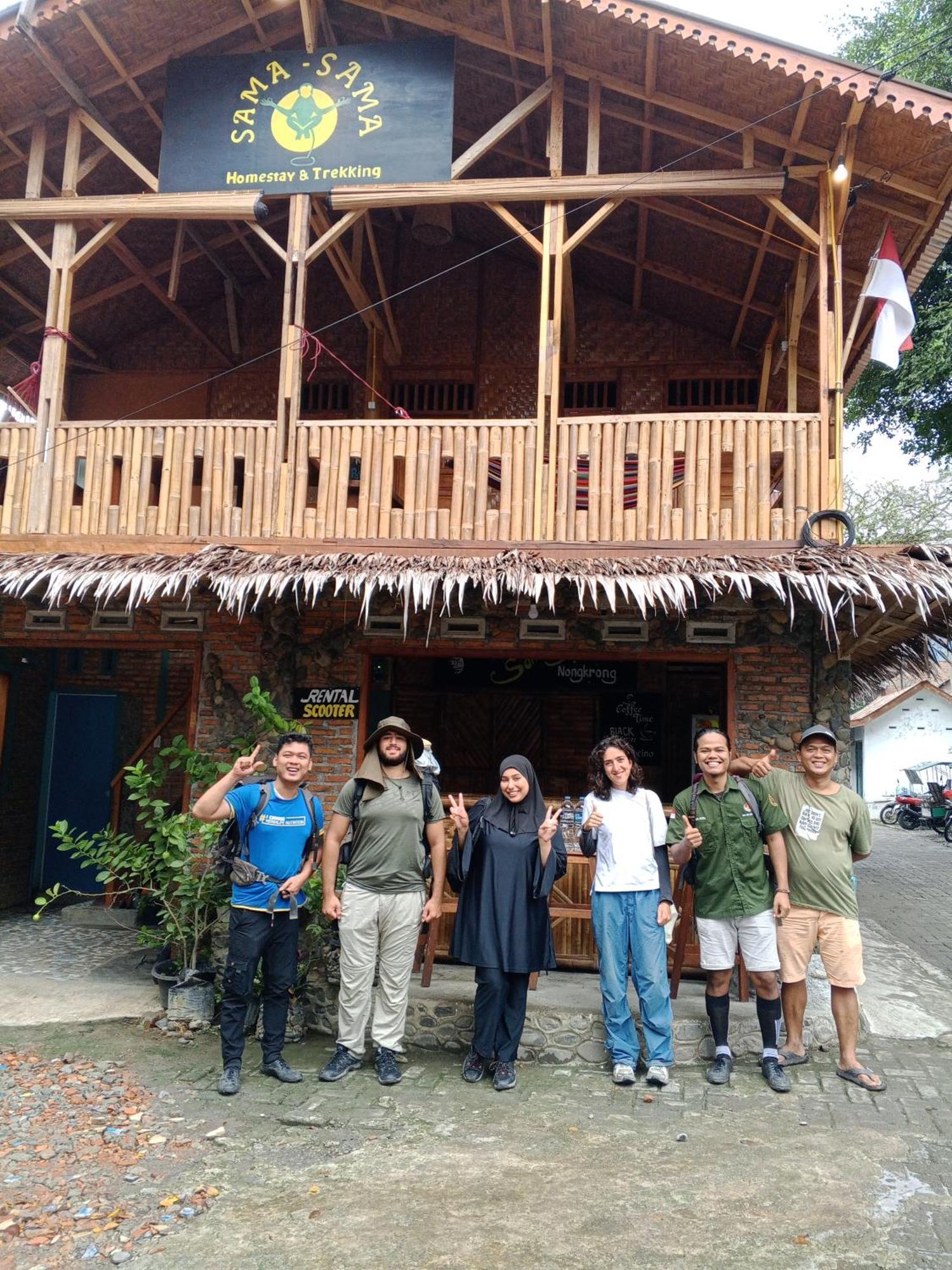Sama Sama Homestay & Trekking Only Stay Here Book Trekking And Transport With Us ブキットラワン エクステリア 写真